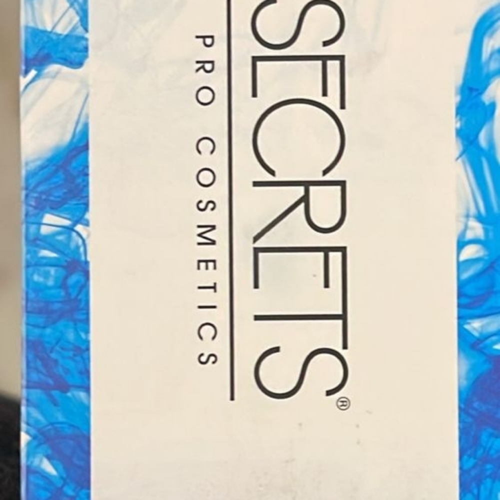 Cinema Secrets Makeup Brush Cleaner - Picture 2 of 2